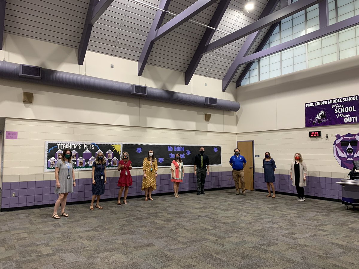 duvallinfored's tweet photo. 💜🐻 @PaulKinderMS is #ThePlaceToBe!! #EvenVirtually! Welcome to the new year, Grizzlies! #WeAreBSSD @BSSDnews https://t.co/4Q4v1NBbNH