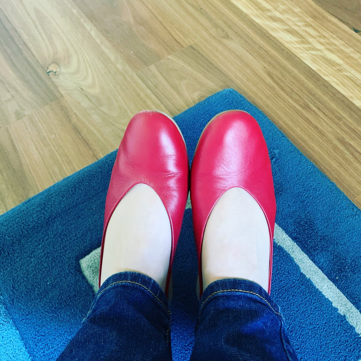 MaryOrgill's tweet photo. I am supporting  International FASD Awareness Day. There is no safe amount of alcohol which can be consumed during pregnancy. It’s the responsibility of the whole community to support alcohol-free pregnancies.  #RedShoesRock #FASDawareness https://t.co/NSmsJxtVLt https://t.co/zHFYuCguMy