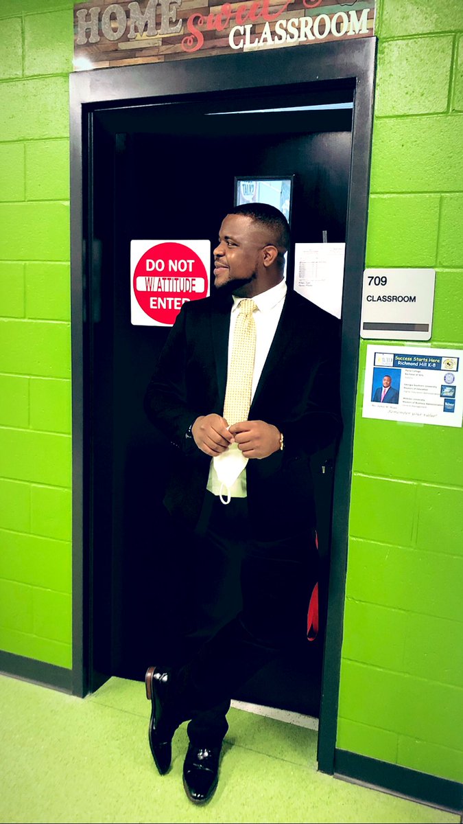theej_moss's tweet photo. I survived my first day as a 6th grade teacher! 

Homework was assigned. And yes, my students did complain. Yet, we fight to see another day! #TransformationHappensHere #OneTeamSharedDream https://t.co/JQAsYtfLVa