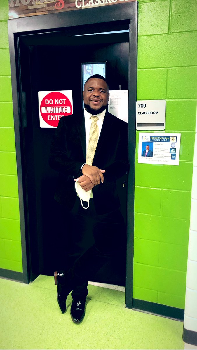 theej_moss's tweet photo. I survived my first day as a 6th grade teacher! 

Homework was assigned. And yes, my students did complain. Yet, we fight to see another day! #TransformationHappensHere #OneTeamSharedDream https://t.co/JQAsYtfLVa