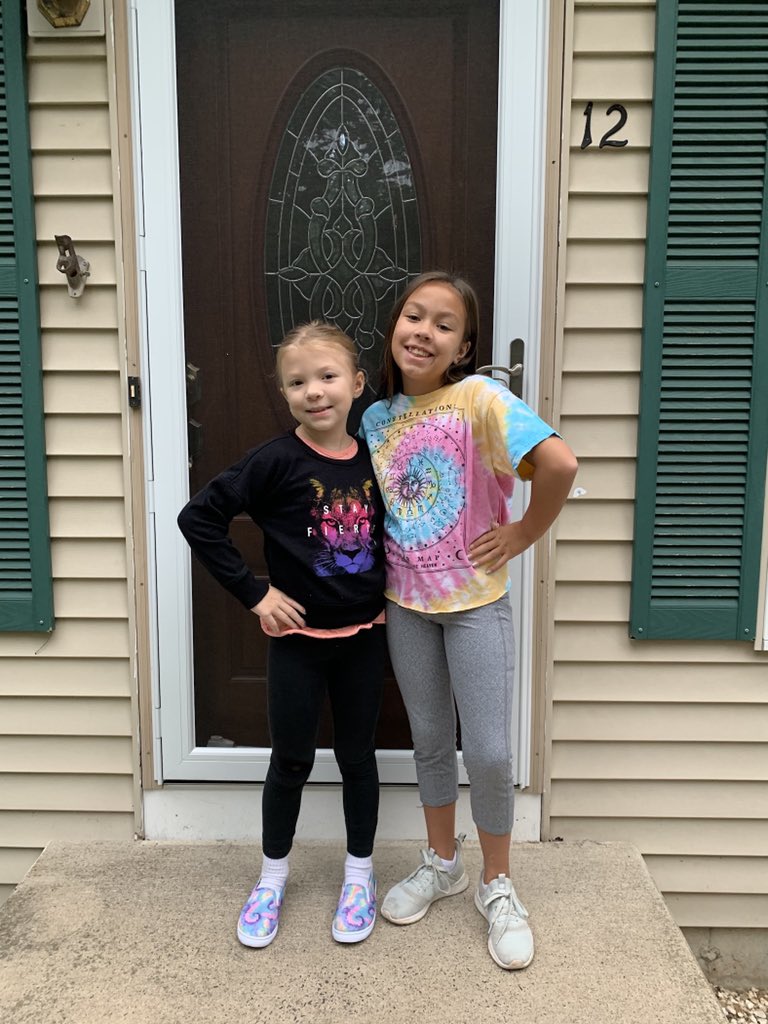 charzen1129's tweet photo. Happy #EPSFirstDay to these two cuties! 🍎 #CrandallCougar #JFKPatriot #proudauntie https://t.co/z9wPvbRrOg
