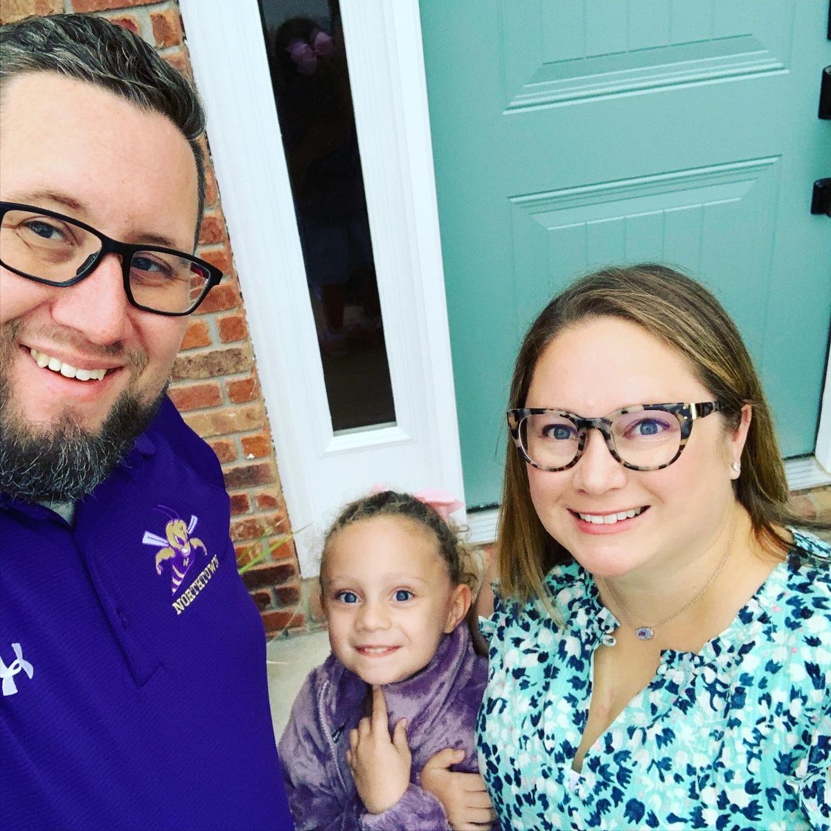 hills_31's tweet photo. Emily’s first day, my 16th year, @tallPaul1980 10th year! #NKC1stDay @RisingHillElem @GracemorNKC @NKCSchools @NKCHS https://t.co/ntx4UllR7A