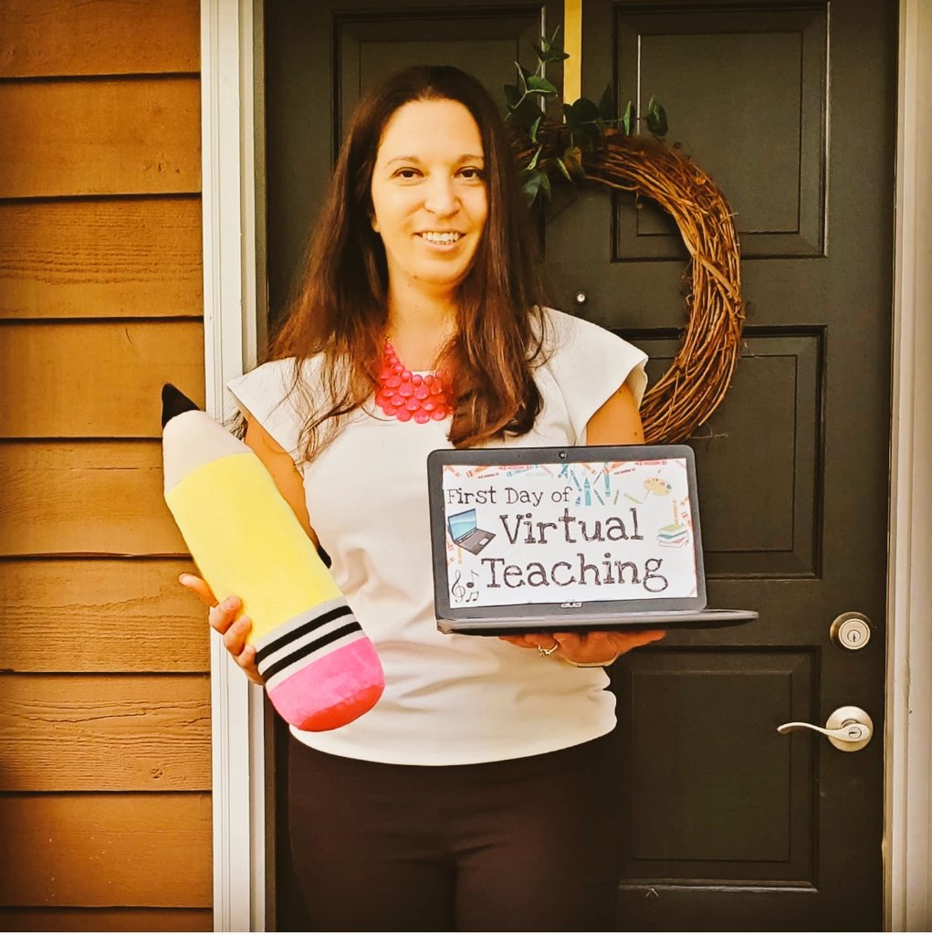 ShipChoiceMedia's tweet photo. Day 1 of Year 17! So proud of our Shipley's Sharks for their patience and resilience on their first day of virtual learning! #AACPSBack2Awesome https://t.co/dolZVyo5bP