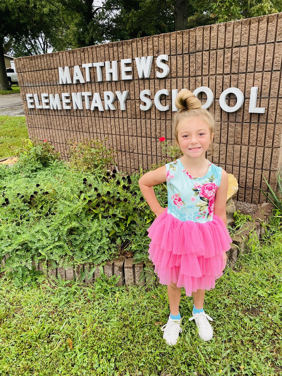 Summerblair32's tweet photo. My baby started Kindergarten today! We LOVE our Matthews Elementary! #GVschoolsME 💙 https://t.co/wC8rpyKjQX