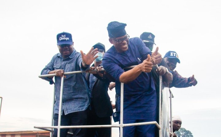 TayoJegedeSAN's tweet photo. Thank you Akoko North East for the very warm reception we received today. Your large turnout despite the early morning showers and the overwhelming display of love at every stop again reinforced my believe that a new season of ease will yet berth in our State.
#AkokoNEforEyitayo https://t.co/3Jh2TmcByn