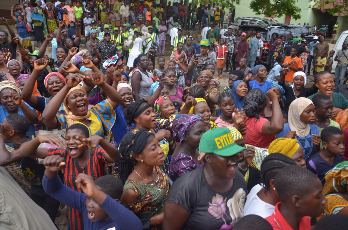 TayoJegedeSAN's tweet photo. Thank you Akoko North East for the very warm reception we received today. Your large turnout despite the early morning showers and the overwhelming display of love at every stop again reinforced my believe that a new season of ease will yet berth in our State.
#AkokoNEforEyitayo https://t.co/3Jh2TmcByn