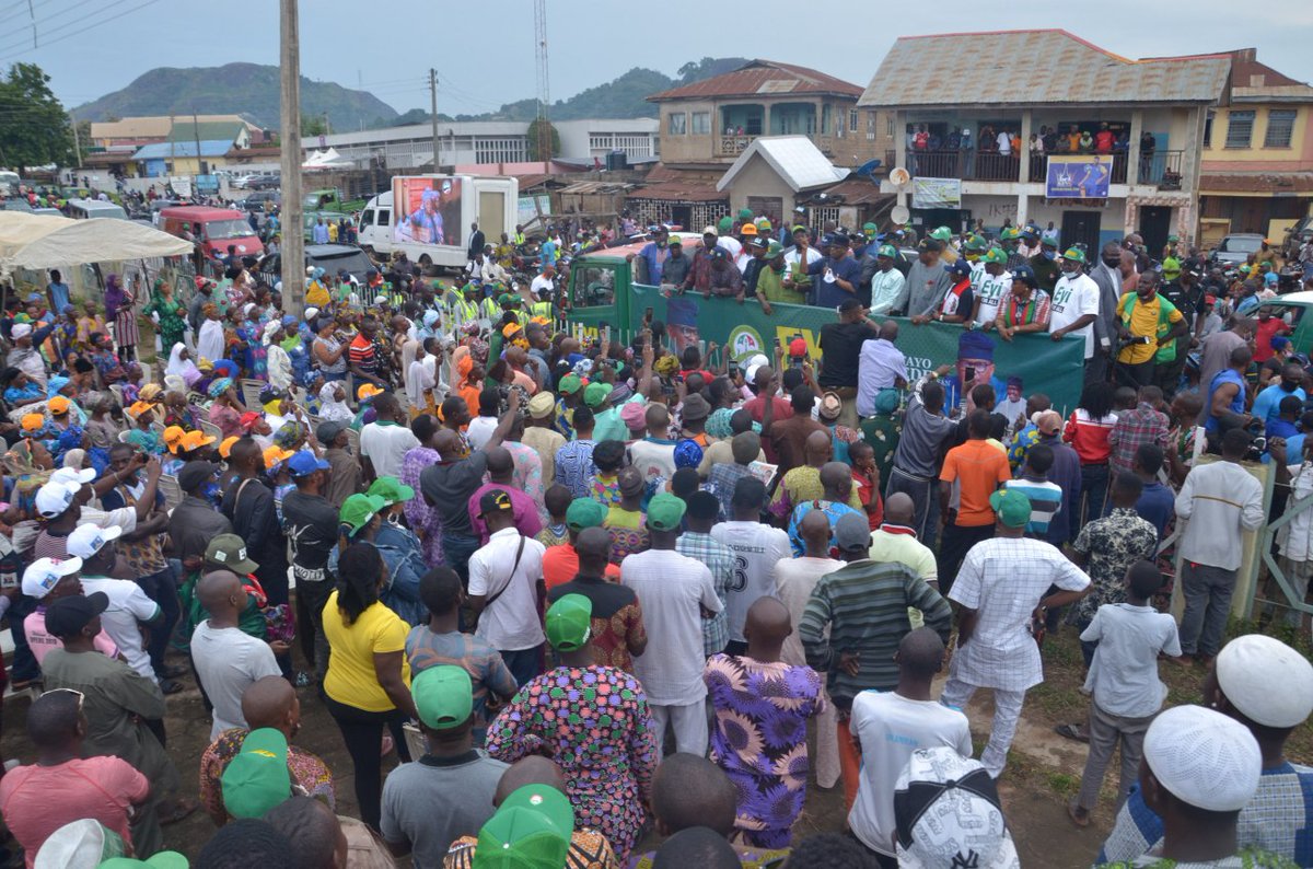 TayoJegedeSAN's tweet photo. Thank you Akoko North East for the very warm reception we received today. Your large turnout despite the early morning showers and the overwhelming display of love at every stop again reinforced my believe that a new season of ease will yet berth in our State.
#AkokoNEforEyitayo https://t.co/3Jh2TmcByn