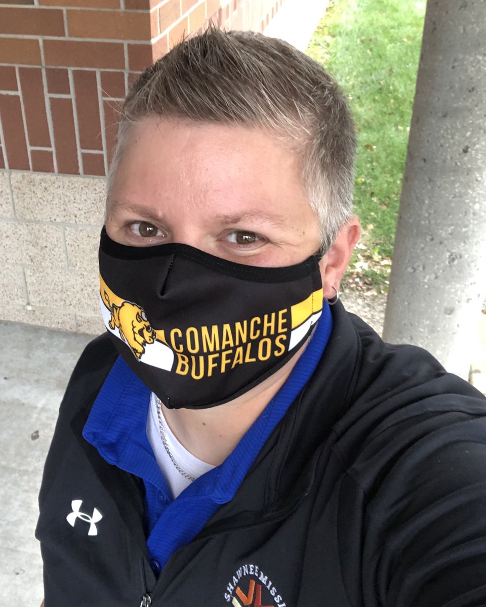 Harlow9090's tweet photo. What an awesome (and strange) first day!  It was so great to see so many faces that have been so dearly missed while on webex meetings and during supply pick up!  #ComancheCares #ComancheStrong #ForTheHerd #RemoteLearning @Buffaloes_SMSD https://t.co/znsZ4jWFUe