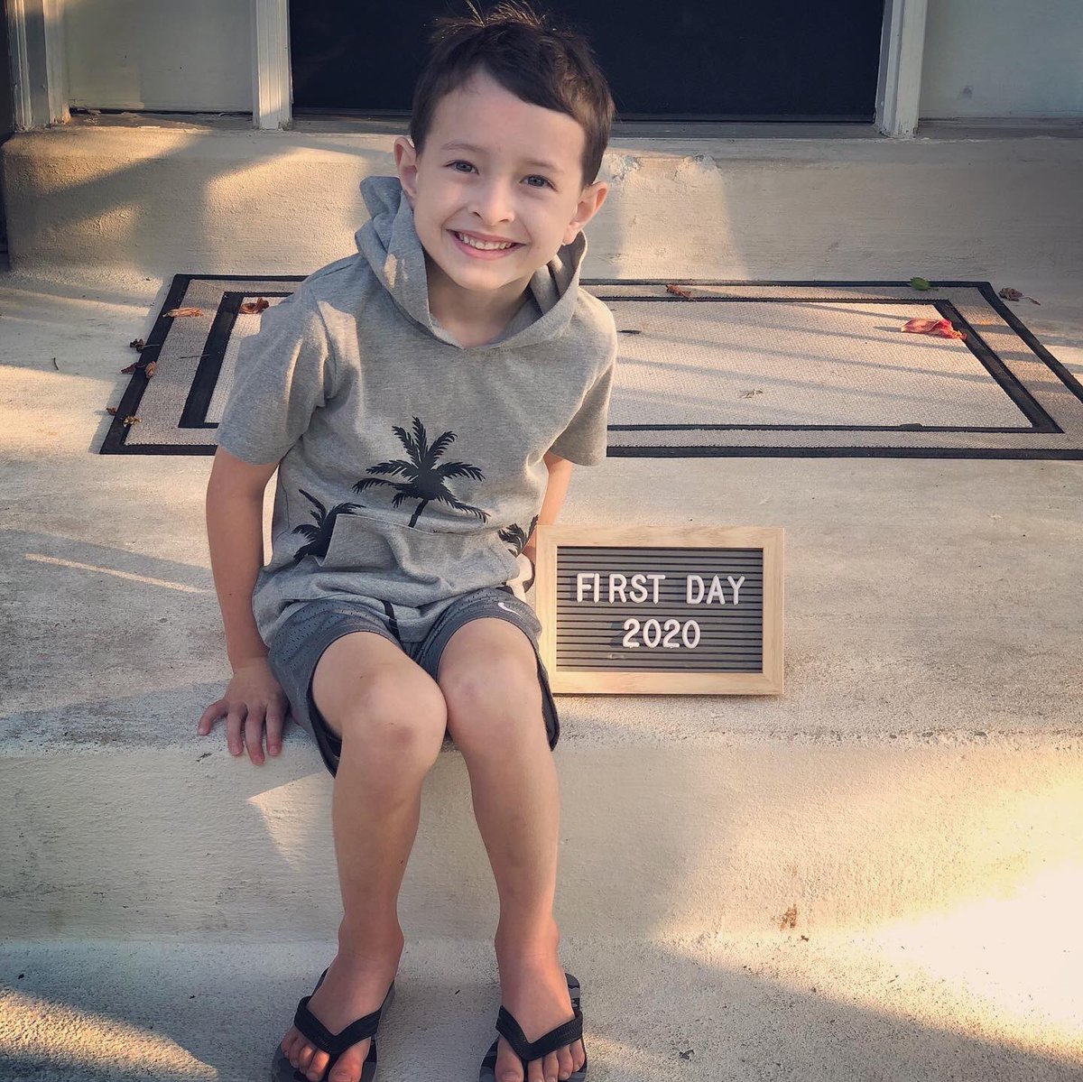 MrsPittman123's tweet photo. A house full of first days! #kinderkid #acpsfirstday2020 #firstdayicecreamtradition 💻🍎🍦 https://t.co/rh1Ovevkve
