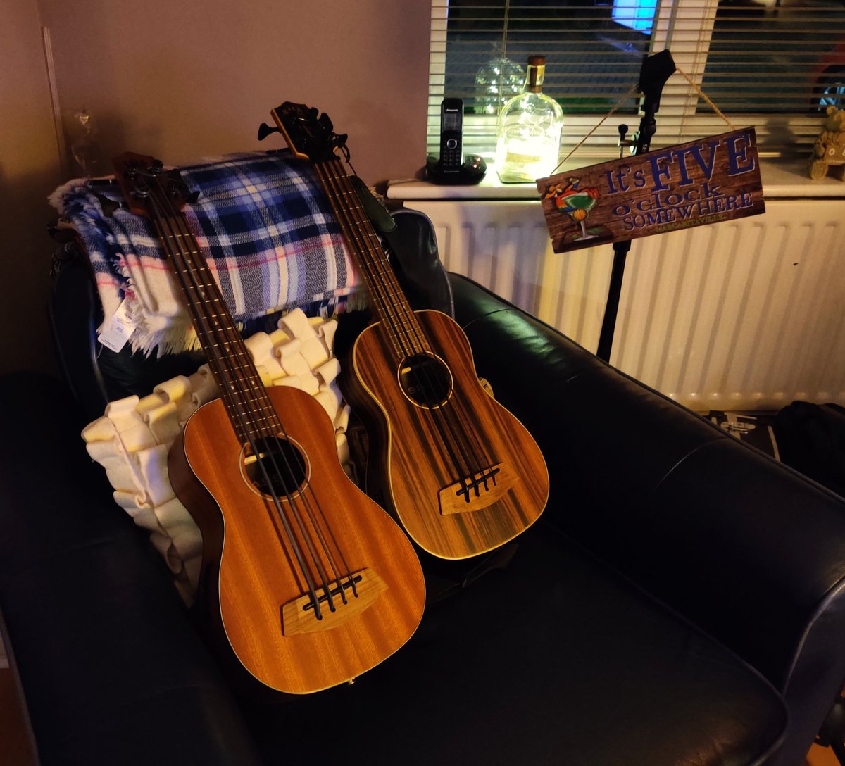 rparker_1's tweet photo. The #IslandStyle U-Bass boys & everyone in the band want to wish our friends at @kalabrandmusic a Happy 15th Anniversary! Here's to another 15 years of gorgeous #ukuleles! #ukulele #ubass #vocals #lapsteel #flute #hawaiian #yorkshire #music #uk #ukeon @ItsTheMighty @Gabbroboccia https://t.co/Ub1KDaA17w