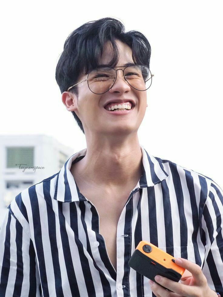 elmz916's tweet photo. #cancelkorea 👈 is trending rn, many Korean idols/actors are loved because of their looks. if looks is what you're looking for then here's Tay Tawan. He's not only good looking but with also with a great personality and he loves Philippines. 💙 #YestoThailand https://t.co/D9pZgBIE80