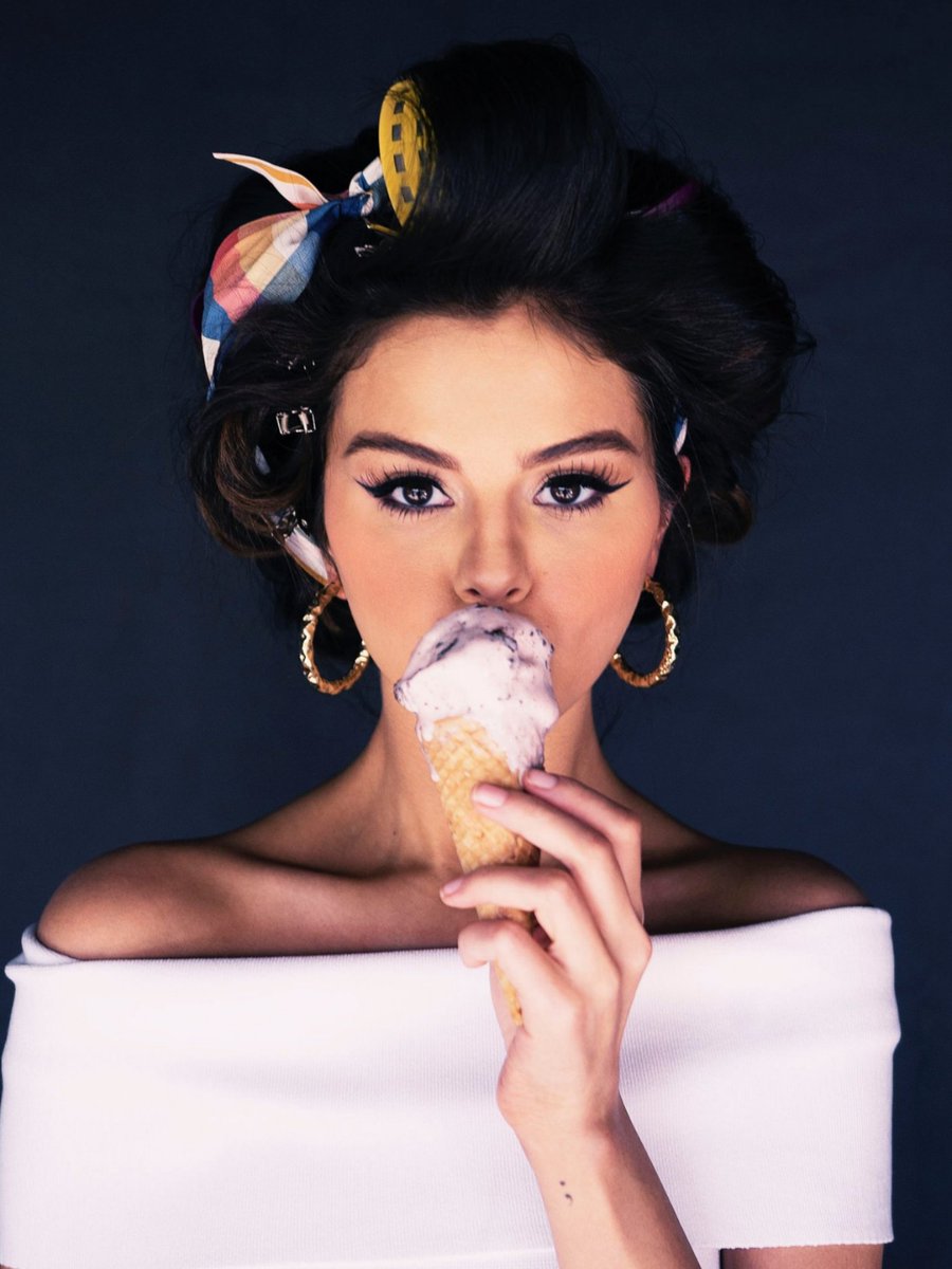 Selena as Buttercup