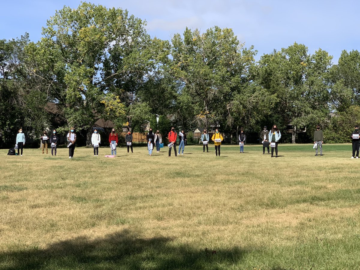 kristabgates's tweet photo. Awesome day meeting my grade 9 advisory! We took a outside social distant group pic for our memory book! #capbabies #capmom #classof2024 #gotartans #cap9g @RegPublicSchool @campbelltartans https://t.co/bSCJ9wcZSw