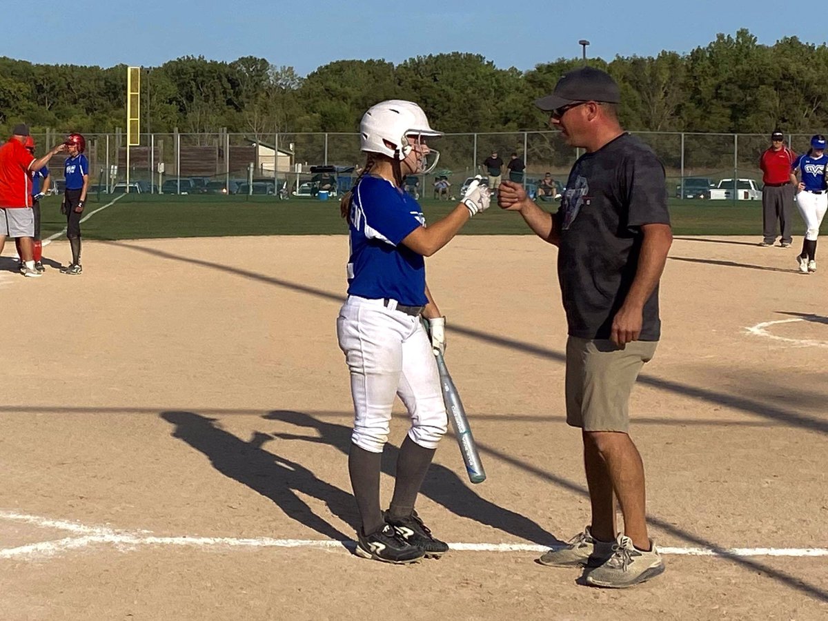 broded1's tweet image. Was lucky enough to coach a team in the 14u MVP games this last weekend. Had girls from Colorado and all over Iowa on our team. Took third place. Great group of girls. Wish I could get them all to come play for Newton!! Playing the game the right way and at high level!
