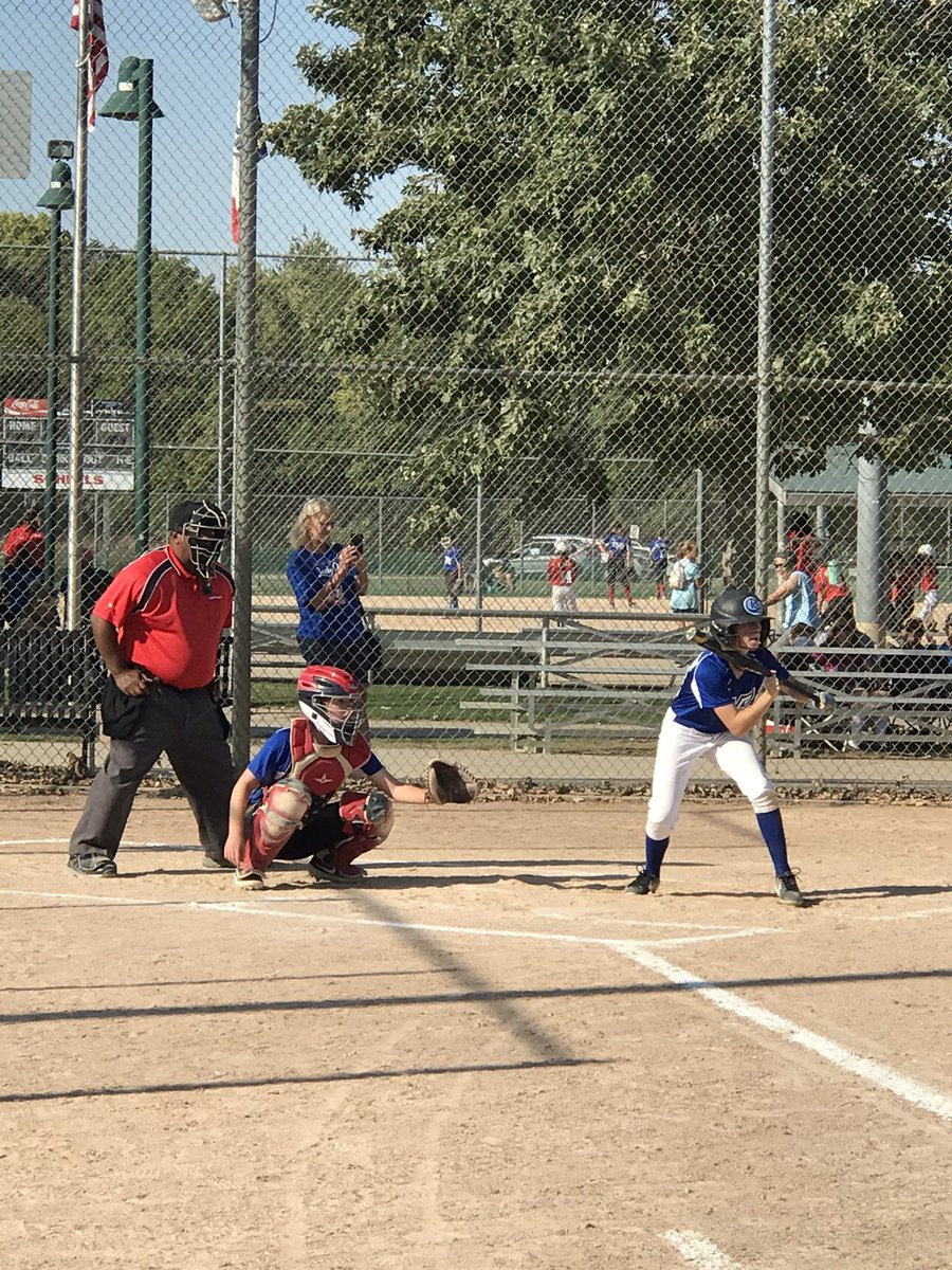 broded1's tweet image. Was lucky enough to coach a team in the 14u MVP games this last weekend. Had girls from Colorado and all over Iowa on our team. Took third place. Great group of girls. Wish I could get them all to come play for Newton!! Playing the game the right way and at high level!