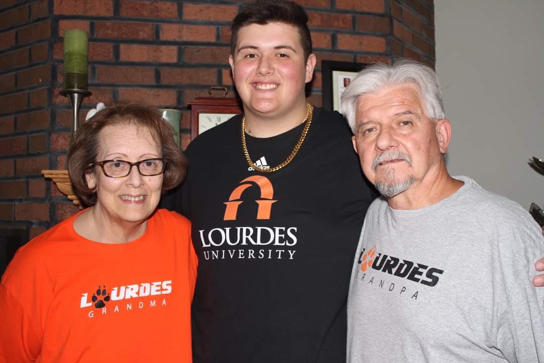 Ethan_Achten's tweet photo. This will be my fan page for twitter for bowling I will not have a personal account 🧡🖤🐺 #stormnation #graywolves🧡🖤🐺#coltscrew💙 https://t.co/kuqsKBtGOx