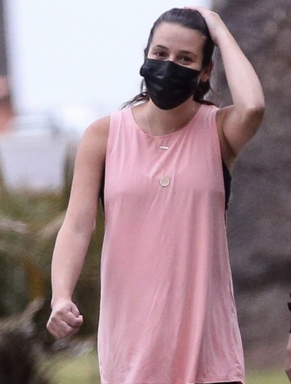 LeaBRCom's tweet photo. 📸 Lea Michele and Zandy Reich  out for a walk in Los Angeles (September 8, 2020) https://t.co/sYnsR3q8M2