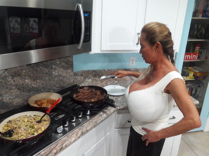 Very busy yesterday cooking holiday dinner for family and friends. #RealKoreanFood Good food and good<a href="/tag/realkoreanfood"class="tags"><span>#realkoreanfood</span></a>