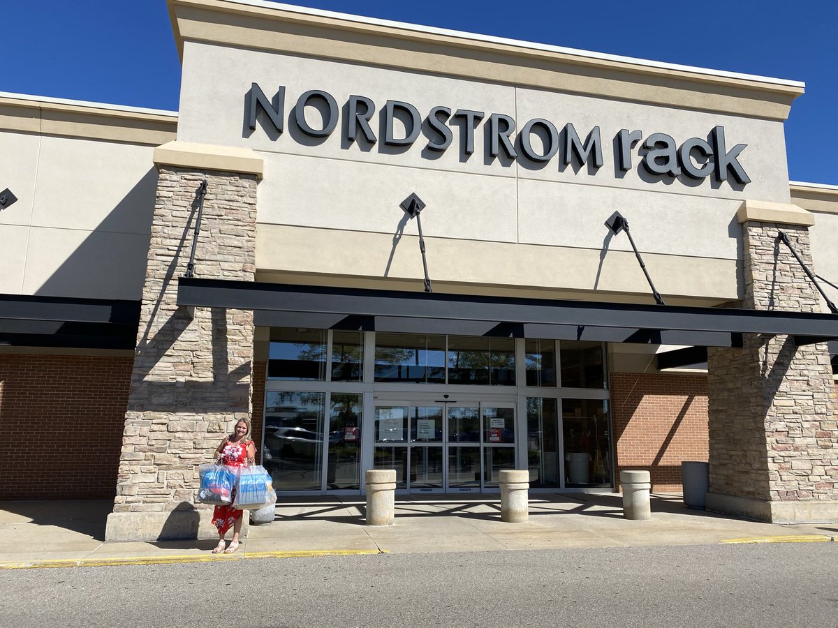 SympliCatherine's tweet photo. @SympliSamantha and I had a great time last Friday with retail therapy thanks to @Nordstrom gift card from @nitelusa!  @symplicitycom team is very blessed! Great start to a holiday weekend! https://t.co/7RiXGvH6Oa