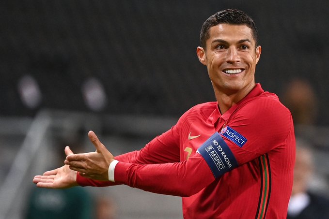 Ismael_39's tweet photo. FT. Suecia 0-2 Portugal.

➔ Nuevo triunfo portugués en la UEFA Nations League.
➔ Cristiano liquidó con DOBLETE de golazos (sus anotaciones internacionales 100 y 101).
➔ La roja de Svensson condicionó a los locales, aunque ya estaban siendo superados.
➔ Olsen evitó la goleada https://t.co/msmxTy4Opt