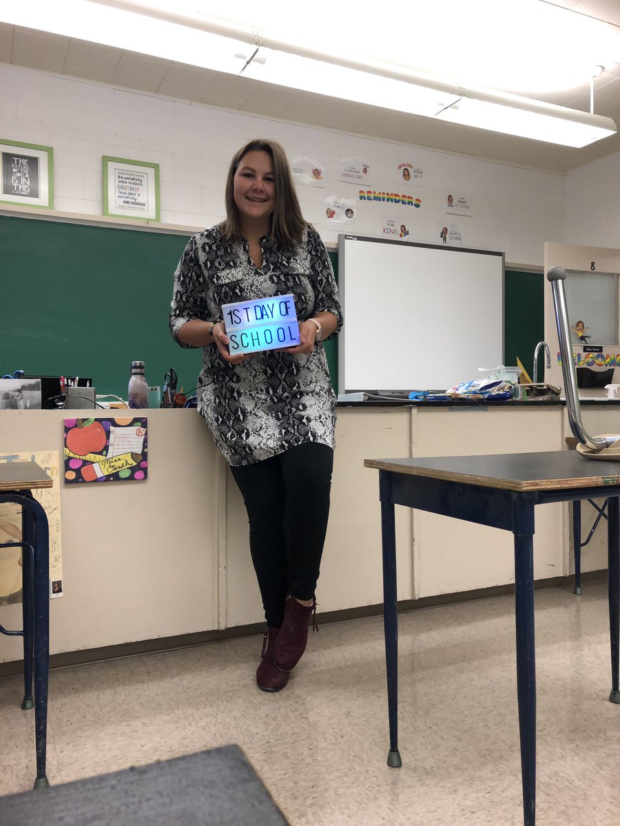 cassidy_oesch's tweet photo. Such a great day with my kiddos! First day of my first year 🍎 something incredibly amazing to have the buzz of voices in the school today 😍 back where we belong! #secpsd https://t.co/aH7aoeiV0n