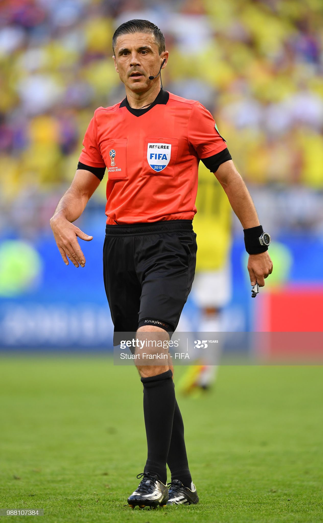 サッカー 審判員 Twitter પર ミロラド マジッチ Milorad Mazic 主審 1973年5月23日 47歳 セルビア 出身の国際審判員 経験豊富のベテランだか 高圧的な態度が 選手の反感を買う 抗議や侮辱に厳しく イエローやレッドカードを躊躇問わない 06