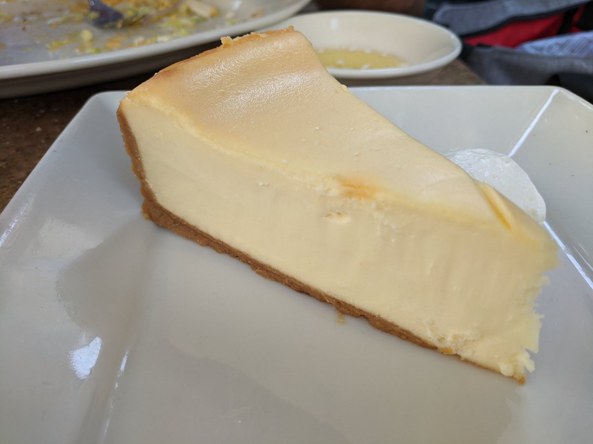 cupcaketoons's tweet photo. Cheesecake Factory のクリチケーキが全然低糖質出ない件。　https://t.co/SLTyRJ8Bq7の低糖質チーズケーキが全然低糖質でない件/ https://t.co/vYWe4Xr83p