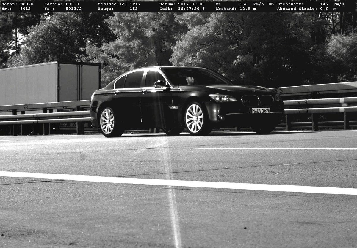 Tvstrassensound's tweet photo. Davud Blitzerfoto 2017
TV Strassensound 🔷
Hannover -> Berlin
📸by @PolizeiBB_E #Blitzer #Davud #BMW7er #TVstrassensound 
Wer hat ein cooleres 😎 Blitzerfoto ? https://t.co/lN9P2Psv2s