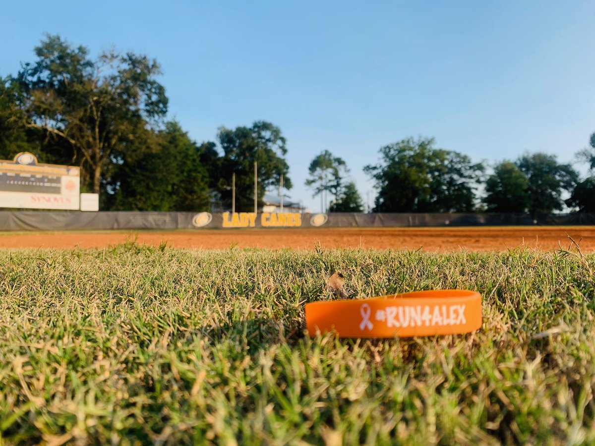 _GSWSoftball's tweet photo. Please help us show support for @alexriccardi during her battle against leukemia. We #Run4Alex every sprint, every mile, every lap with her in our hearts. Wristbands are $3 and all proceeds go to the Leukemia and Lymphoma Society 🧡 DM for wristband #Run4Alex #canesbaby💙🌪⭐️ https://t.co/g1pvsnBTVW