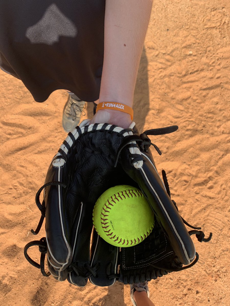 _GSWSoftball's tweet photo. Please help us show support for @alexriccardi during her battle against leukemia. We #Run4Alex every sprint, every mile, every lap with her in our hearts. Wristbands are $3 and all proceeds go to the Leukemia and Lymphoma Society 🧡 DM for wristband #Run4Alex #canesbaby💙🌪⭐️ https://t.co/g1pvsnBTVW