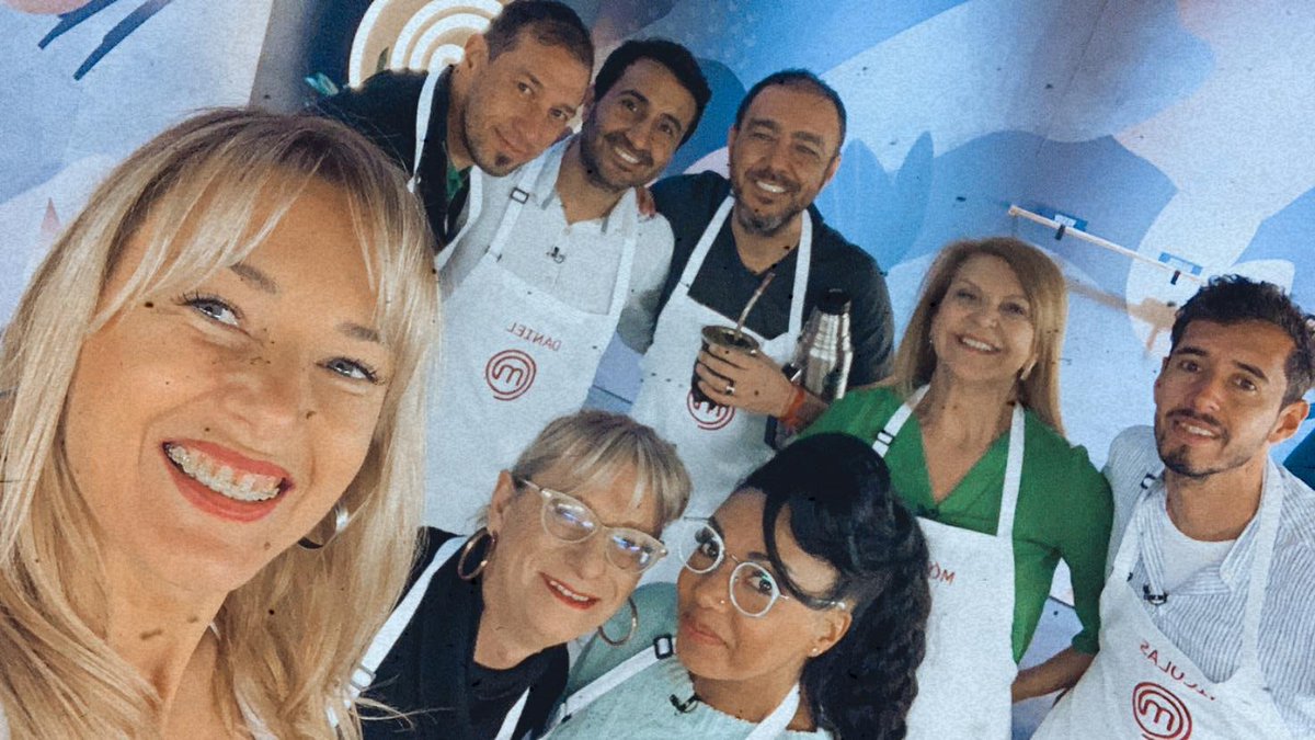 <a href="/MasterChef_Uy/">MasterChef Uruguay</a> En una horita arrancamos con este equipo: <a href="/patricia_fierro/">Patricia Fierro ♥♥</a> #Collette #Yessy <a href="/RichardPorta1/">Richard Porta</a> <a href="/danielkmagia/">Daniel K</a> <a href="/Chino_Recoba20/">Álvaro Recoba</a> <a href="/nicolascuestas1/">Nicolas Cuestas</a> 💪🏻💪🏻💪🏻💪🏻👩🏼‍🍳