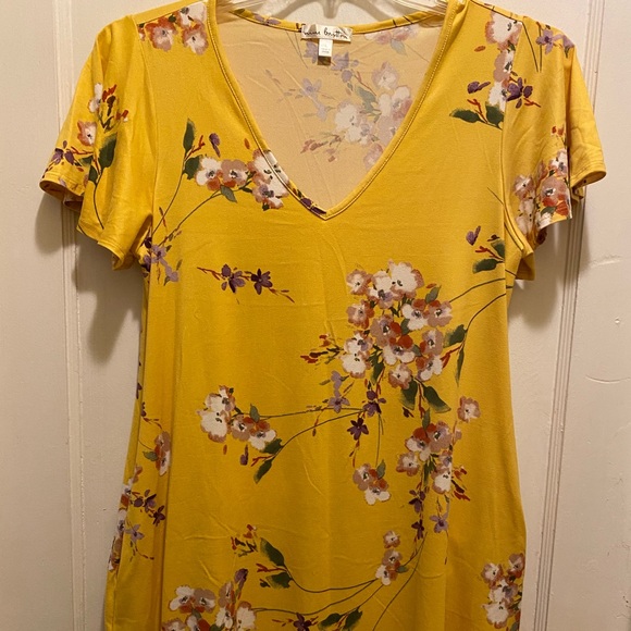 NanikiPosher's tweet photo. So good I had to share! Check out all the items I'm loving on @Poshmarkapp #poshmark #fashion #style #shopmycloset #popfit #vakko #ninebritton: https://t.co/PYO7ZjnevZ https://t.co/D3H5ESzUaE