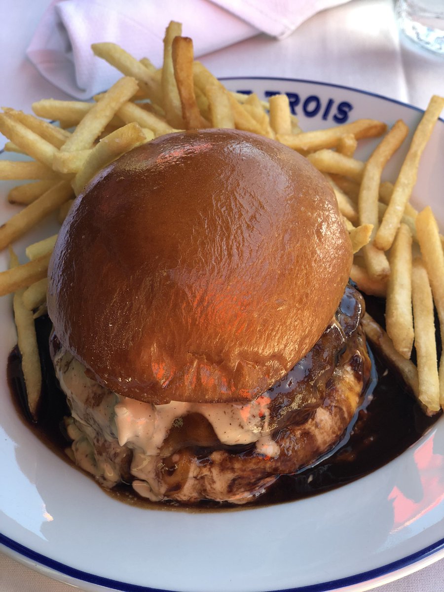 29yearoldtwit's tweet photo. @chrissyteigen Not exactly a ‘sandwich’ I know but have to give a shout-out to the Big Mec at @TroismecLA in the valley 😋 https://t.co/uMXQfOiyo4
