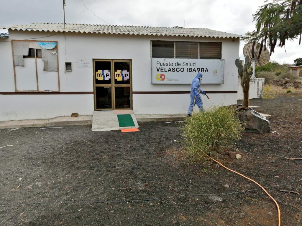 ABG_galapagos's tweet photo. #Floreana| Desinfectamos lugares estratégicos como prevención de #COVID19. En la isla libre de contagios, utilizamos Ácido hipocloroso, donado por nuestros aliados estratégicos @GreenControl2 (@NeuthoxEcuador-@Germex) Actividad realizada con el Gad de la Parroquia Santa María. https://t.co/C3oDobsFHG