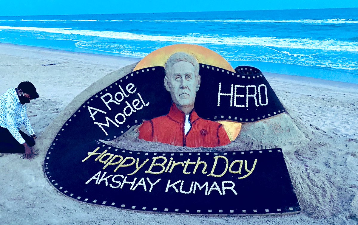 sudarsansand's tweet photo. Many many happy returns of the day @akshaykumar Ji. May you be blessed with a long life.  Your creative &amp; social messages inspires all of us. My SandArt with message 'A Role Model &amp; Hero' at Puri Beach in Odisha. #HappyBirthdayAkshayKumar https://t.co/hLNip23b4o