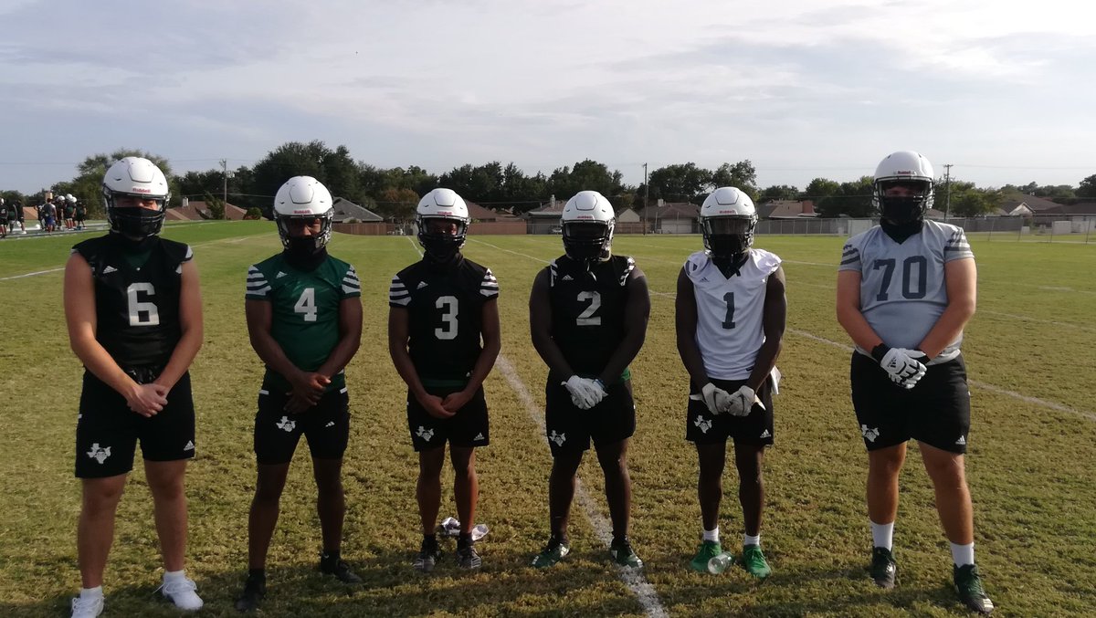 PoteetFB's tweet photo. 2️⃣0️⃣2️⃣0️⃣ @PoteetRecruits 🏈 ⭐Captains⭐ ☠️

#6 @DevilleNicholas
#4 @JaylondPolice
#3 @aNUKEmTheGREAT
#2 @31_Kirk
#1 @dbabyproject
#70 @JonathanEchols5

#ThisIsPoteet https://t.co/bA0LiFMppI