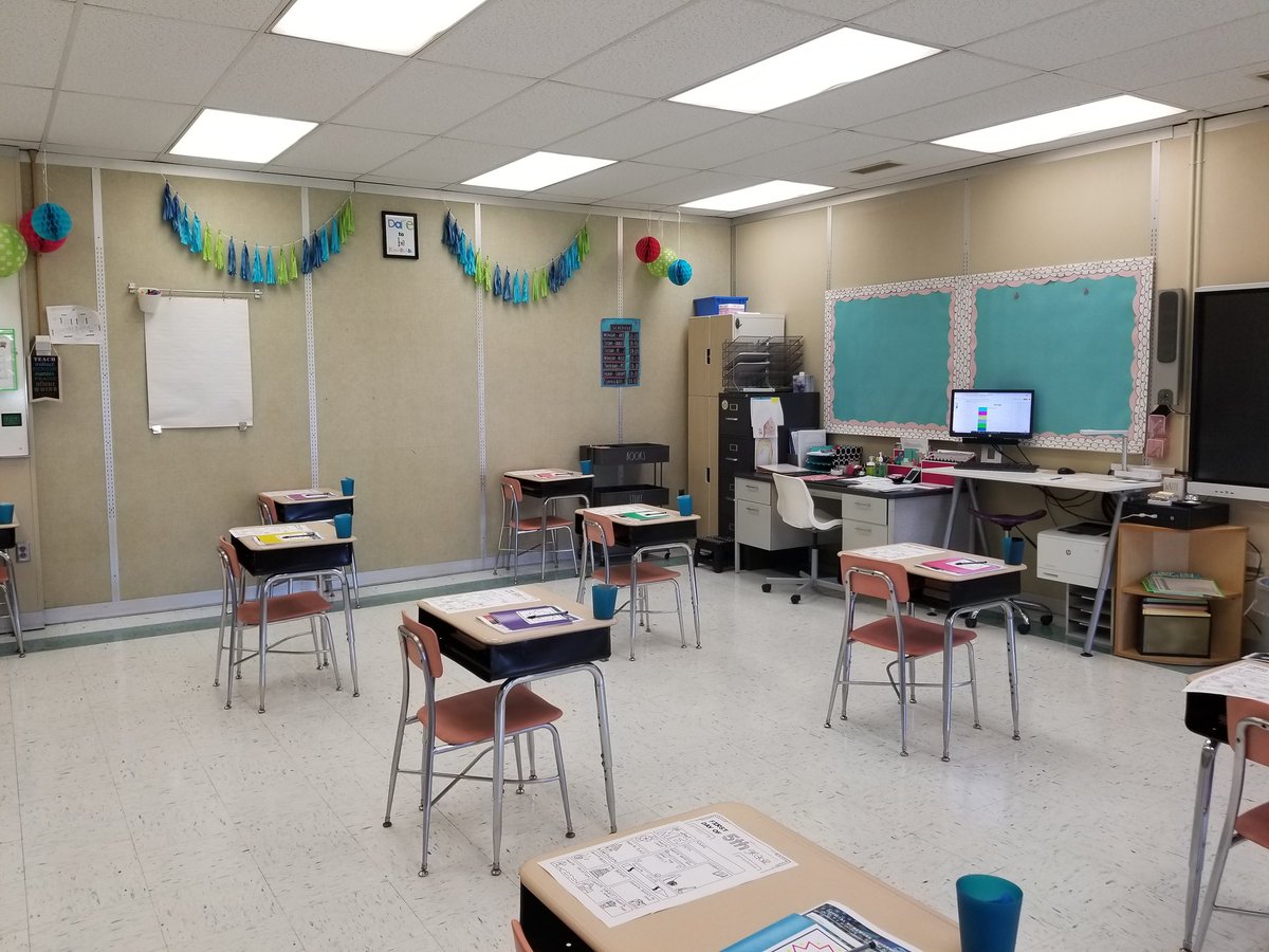 mrspoff5's tweet photo. Ready for my students! Welcome to 5-2!! @SachemSchools @GrundyAve https://t.co/YRiyfJ7sGY