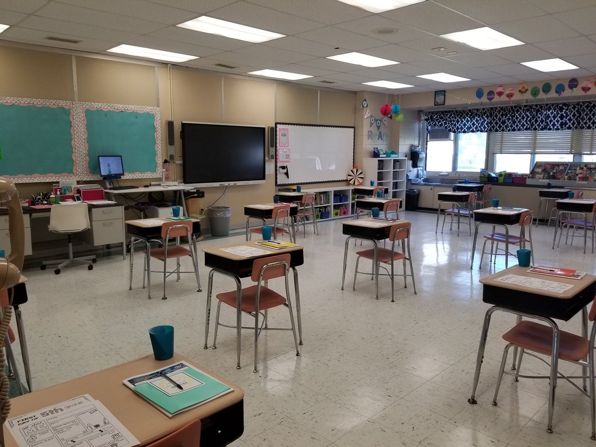 mrspoff5's tweet photo. Ready for my students! Welcome to 5-2!! @SachemSchools @GrundyAve https://t.co/YRiyfJ7sGY