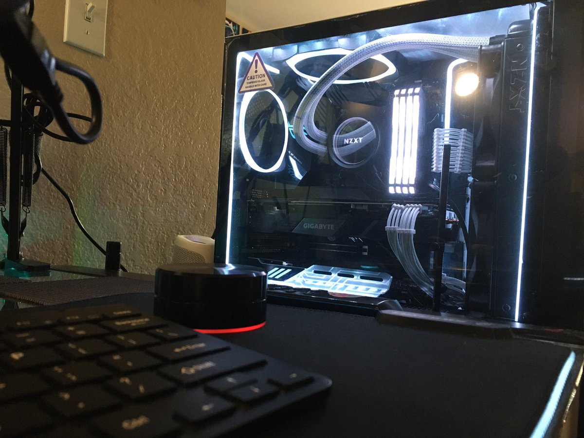 yoMetaphor's tweet photo. #pimpmypc here ya go my dood.
I took a lot of notes in the making of this rig. Gpu is weak I know... for a reason. Upgrade.
π€πΌπ my @bitwitkyle inspired build.
#pc #roast #bitwit #nerd #hero https://t.co/aD4COb79GT
