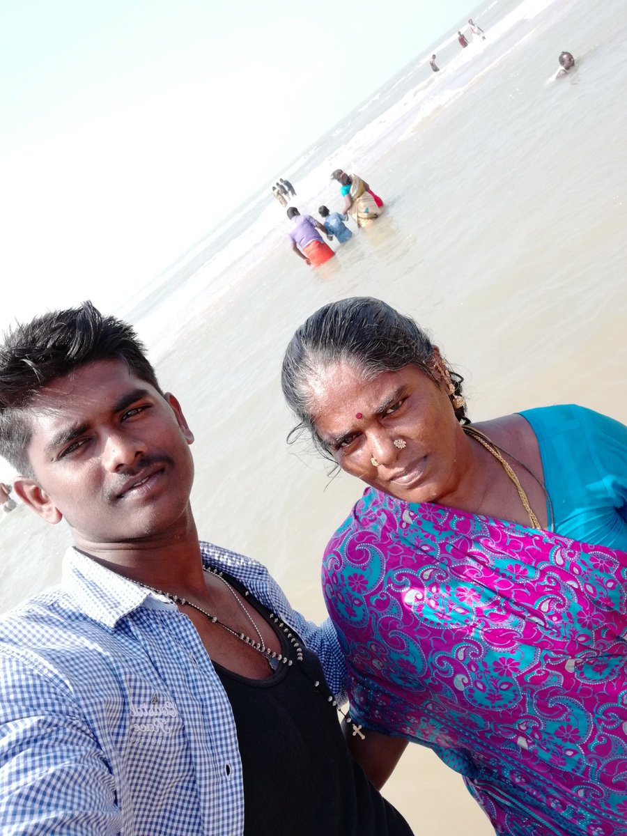 JonahBravo2's tweet photo. Happy 29th Marriage Anniversary dear Mom and Dad 😍❤️💘😍💟💝💕
தாய் தந்தை என்னும் வார்த்தைகளின் முழு உருவமுமாய், அன்பின் இலக்கணமுமாய் திகழும் பெற்றோருக்கு இனிய திருமண நாள் நல்வாழ்த்துக்கள் 😍😍😘😘👨‍👩‍👧‍👦🎂🍭🍲🥘 https://t.co/bzFRrxjmza