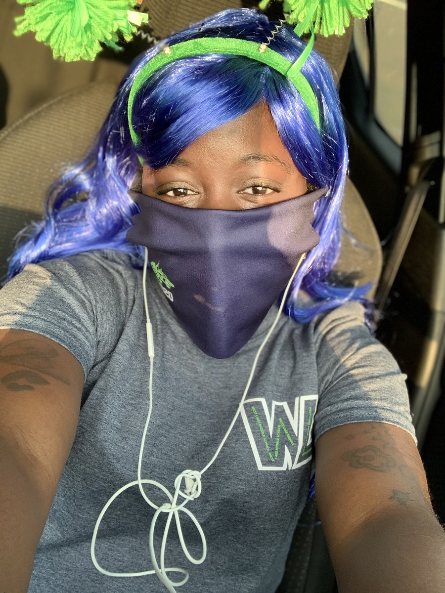 MoniqueW_WLMS's tweet photo. They said it was crazy hair somewhere lol #WLMS #GoWolves #spiritweek 💙💚💙💚💙💚💙 https://t.co/Gc2yJ8y0P8