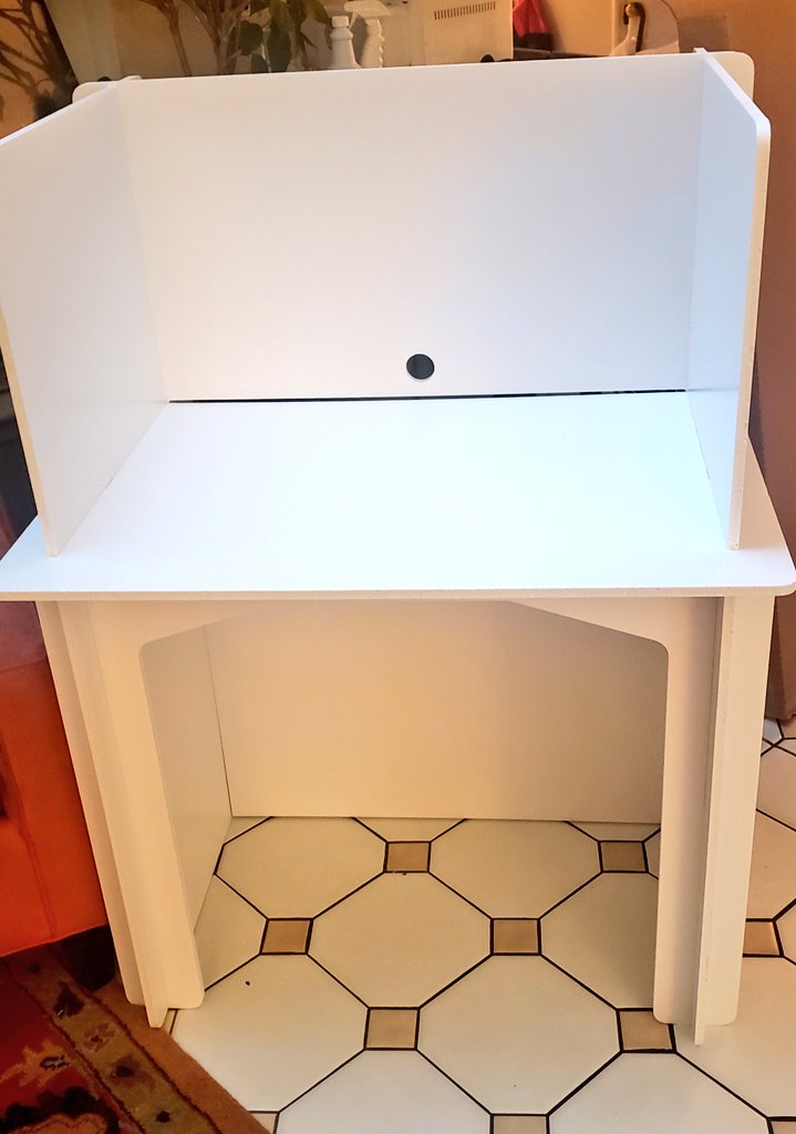 KMirza's tweet image. Just picked up and assembled this poster-board foam table for #thirdborn virtual KG from a local events company! Since all poster-session garnering conferences are on hold, companies are thinking outside the box! #EducationInTheTimeOfCOVID19