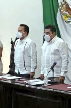 LaDenuncia_Tab's tweet photo. #UltimaHora
Suspenden sesión ordinaria de mañana en el @CongresoTab; temen legisladores haber sido contagiados de #Coronavirus por parte del Secretario de Gobierno, Marcos Rosendo, quién ayer anunció dar positivo al #COVID19, y el sábado 05 estuvo en el recinto Legislativo. https://t.co/nL0ZbiVf6k