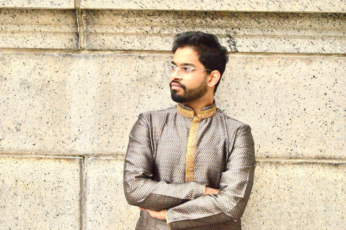 du_bois_lab's tweet image. Next #LabSpotlight up is 2nd yr Roshan Bhaskar (he/him) @roshangbhaskar! He loves everything Star Wars, esp. Ahsoka Tano. Roshan loves eating his veggies and watching New Girl for the nth time (n=9 currently). Roshan&apos;s favorite ~name~ of a reaction is the Saucy-Marbet! #STX 🥦🫑