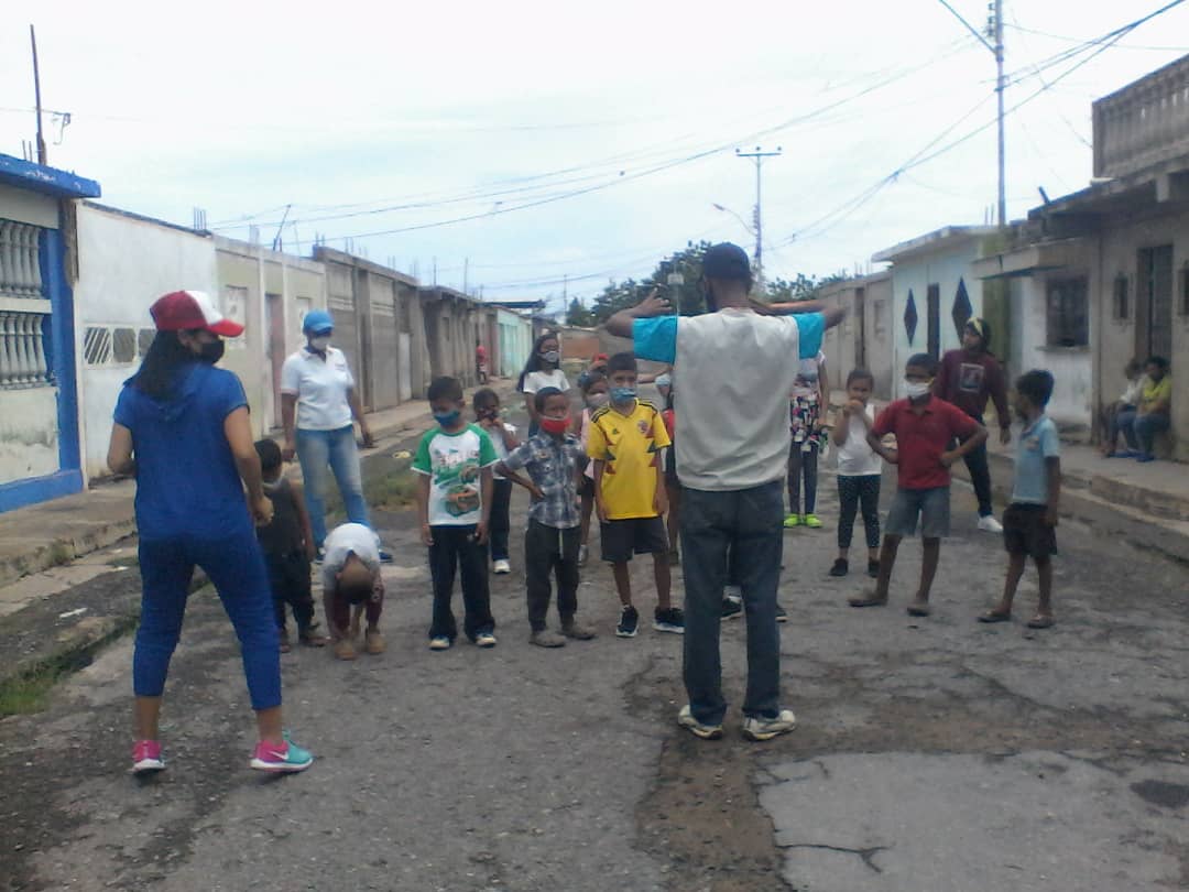 Desarmesucre's tweet photo. Senades en conjunto con el Idena realizó conversatorio y bailoterapia a niñ@s de la comunidad de la llanada.
Llevando un mensaje de desarme y paz a nuestro semillero de la patria.
@MIJPVenezuela_ 
@EdwinRojasM https://t.co/t5djrQ148t