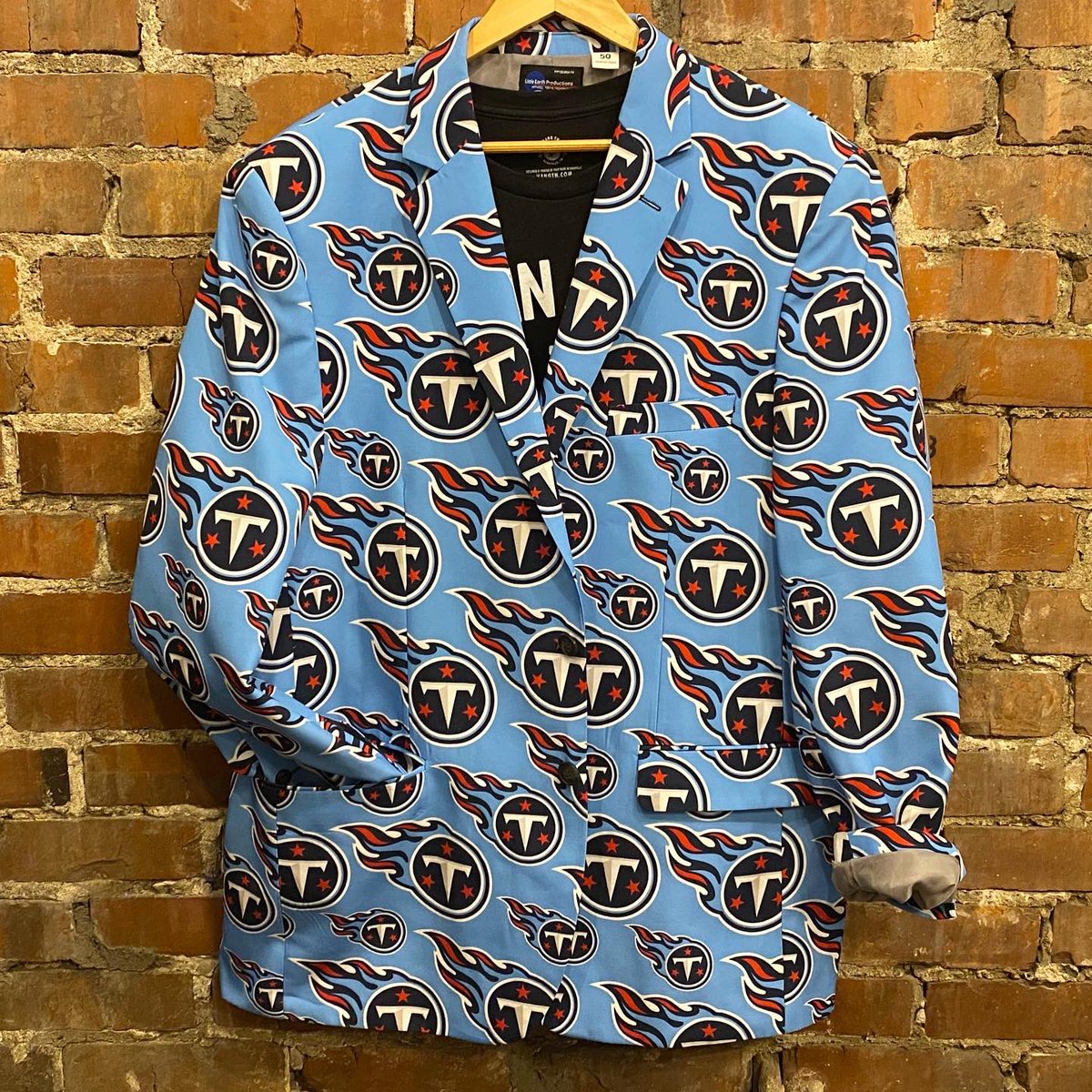 HANGTN's tweet photo. A final, game week giveaway. If you follow + RT, you’re in. One winner drawn Friday morning. https://t.co/Zgm3VlB8xf