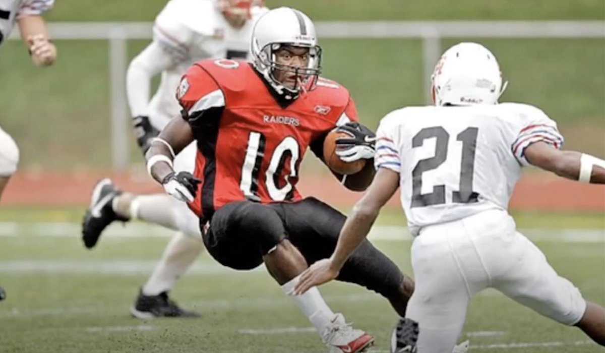 5) In addition to extracurricular activities, Myron Rolle also excelled on the football field.Rolle was the #1 high school football player in the country his senior year.In total, he received 80+ scholarship offers from some of the most prestigious universities in the country
