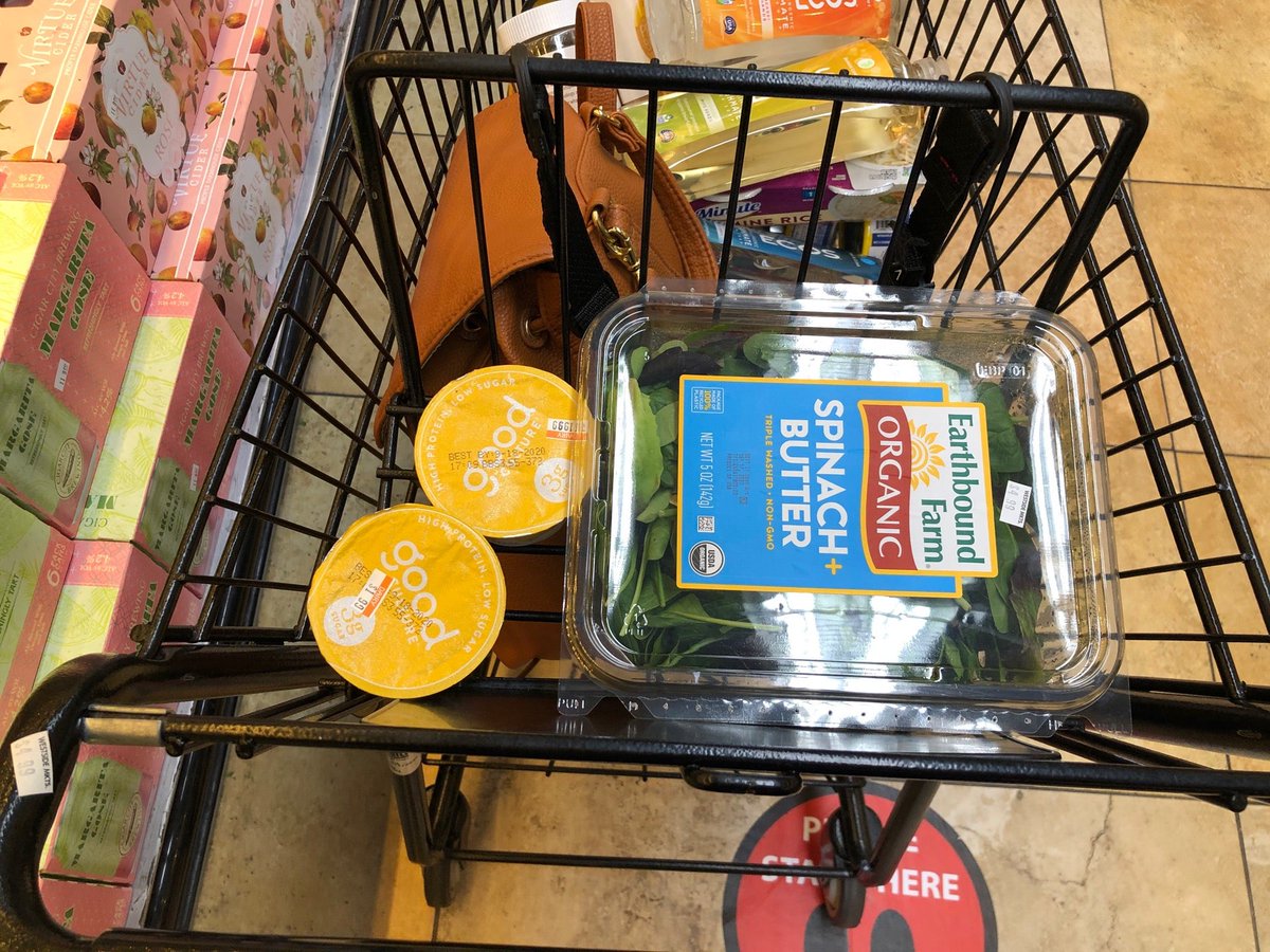 prinzezzcharmin's tweet photo. @goodculturefood #GoodCulture #Pineapple #CottageCheese + @earthboundfarm #EarthboundFarm #Spinach 🍃 (@ Westside Market in New York, NY) https://t.co/5rFn2O5BWa https://t.co/hds9THYQvR