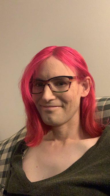 Ok dyed my hair pink https://t.co/OavJPWuaio<a href="/tag/govote"class="tags"><span>#govote</span></a>