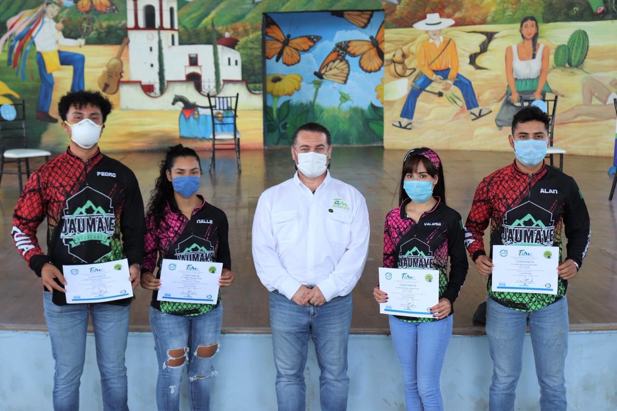 SECTUR_TAM's tweet photo. En gira del trabajo por la zona del altiplano tamaulipeco, el secretario de Turismo de #Tamaulipas, @ferolivera09, entregó nuevas constancias de buenas prácticas en limpieza “SaniTam Pro”, a empresarios del Pueblo Mágico de Tula y del municipio de Jaumave.
#LaSorpresaDeMéxico https://t.co/hxtNrDSFoV